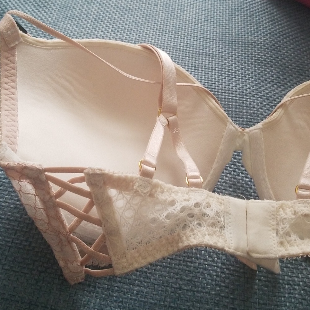 New! Victoria's Secret VERY SEXY PUSH UP! - Picture 7 of 8